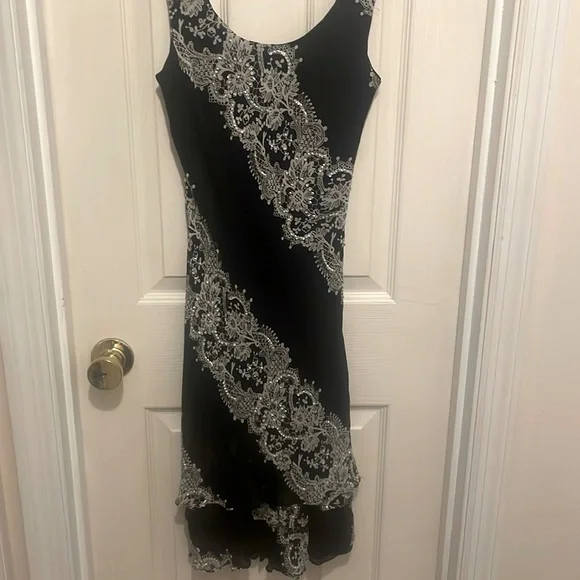 Black and white dress with sequins - Picture 1 of 3